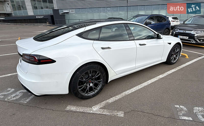 Лифтбек Tesla Model S 2023 в Киеве