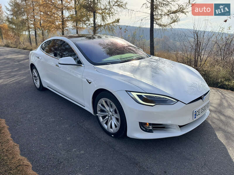Ліфтбек Tesla Model S 2018 в Чернівцях