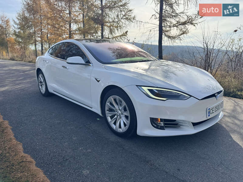 Ліфтбек Tesla Model S 2018 в Чернівцях