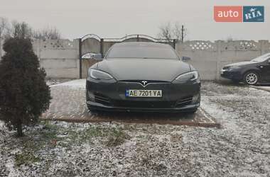 Лифтбек Tesla Model S 2018 в Павлограде