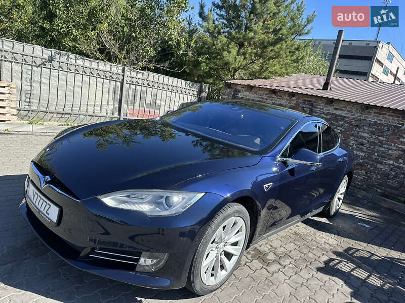 Лифтбек Tesla Model S 2015 в Львове
