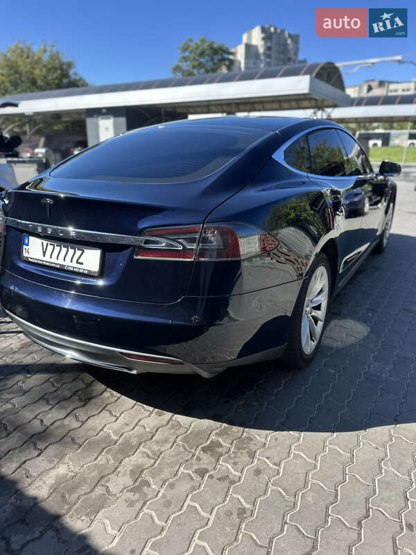 Лифтбек Tesla Model S 2015 в Львове