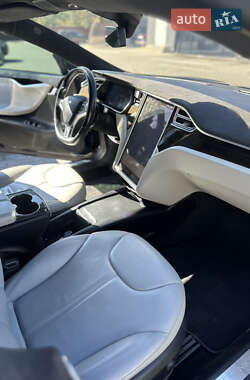 Лифтбек Tesla Model S 2015 в Львове