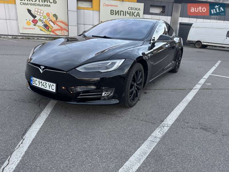 Tesla Model S 2020