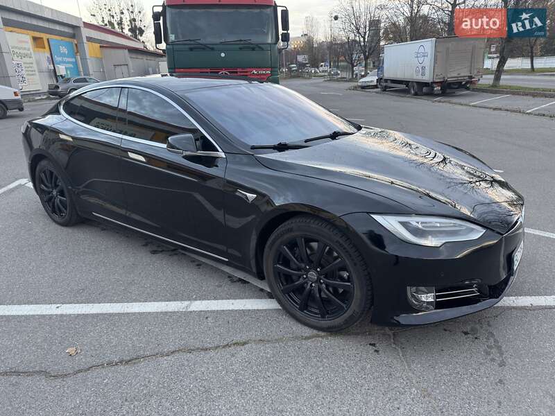 Лифтбек Tesla Model S 2020 в Львове