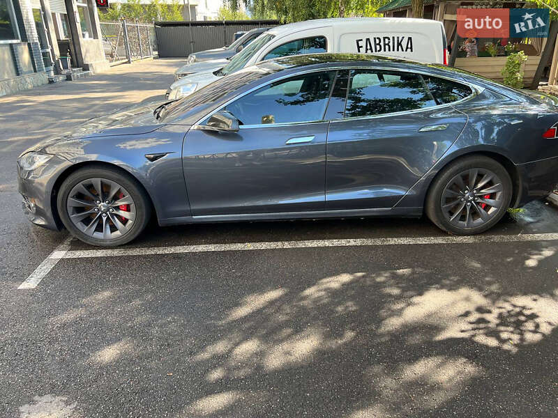 Лифтбек Tesla Model S 2019 в Киеве