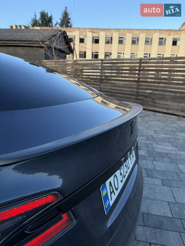 Ліфтбек Tesla Model S 2019 в Тячеві