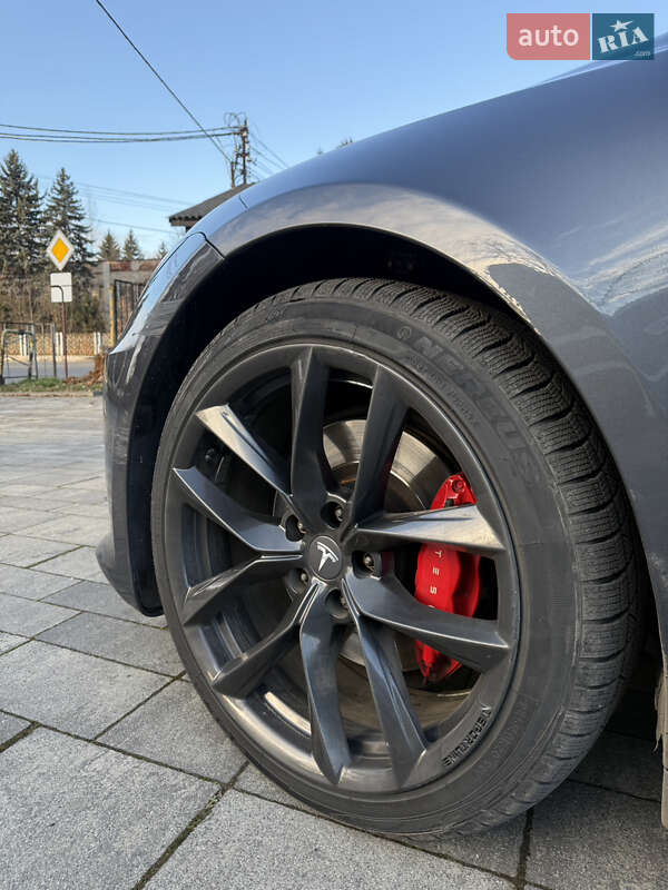 Ліфтбек Tesla Model S 2019 в Тячеві
