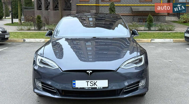 Лифтбек Tesla Model S 2019 в Киеве