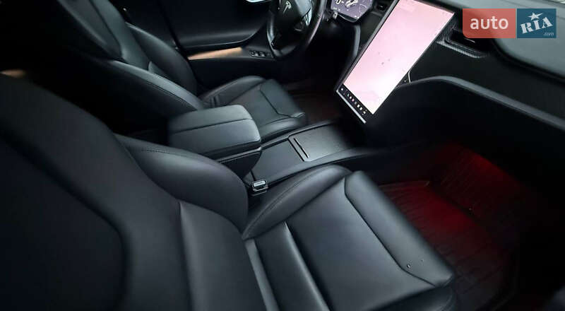 Лифтбек Tesla Model S 2019 в Киеве