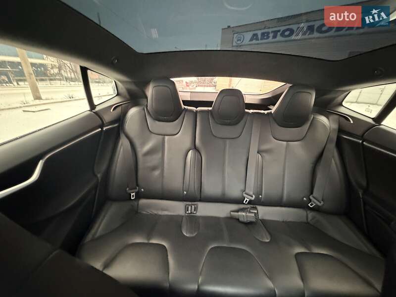 Лифтбек Tesla Model S 2017 в Запорожье