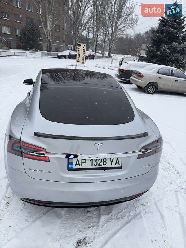 Лифтбек Tesla Model S 2017 в Запорожье