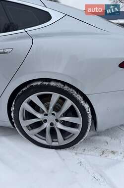 Лифтбек Tesla Model S 2017 в Запорожье