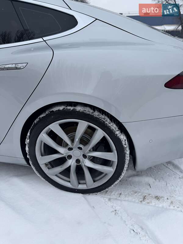 Лифтбек Tesla Model S 2017 в Запорожье