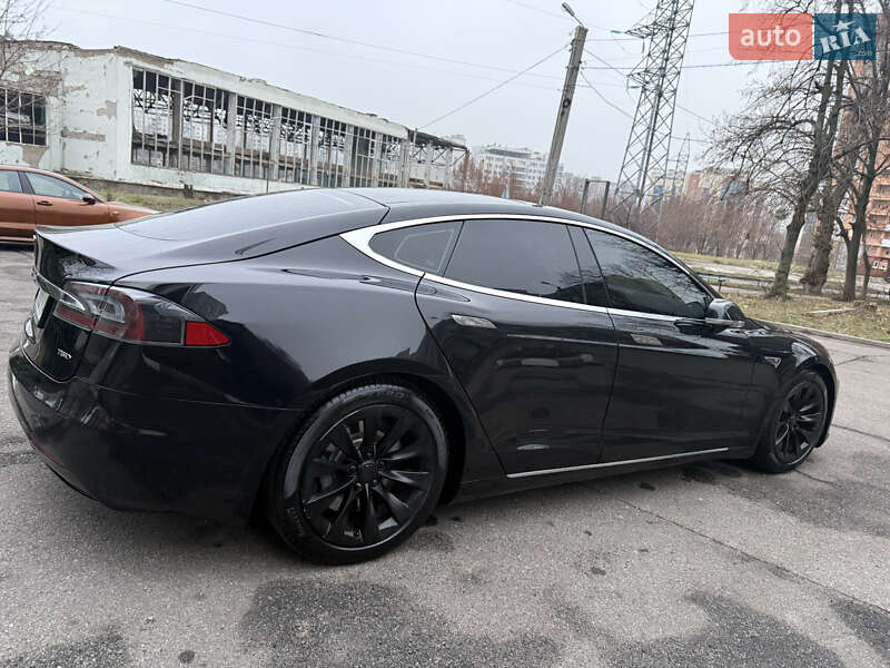 Лифтбек Tesla Model S 2016 в Харькове