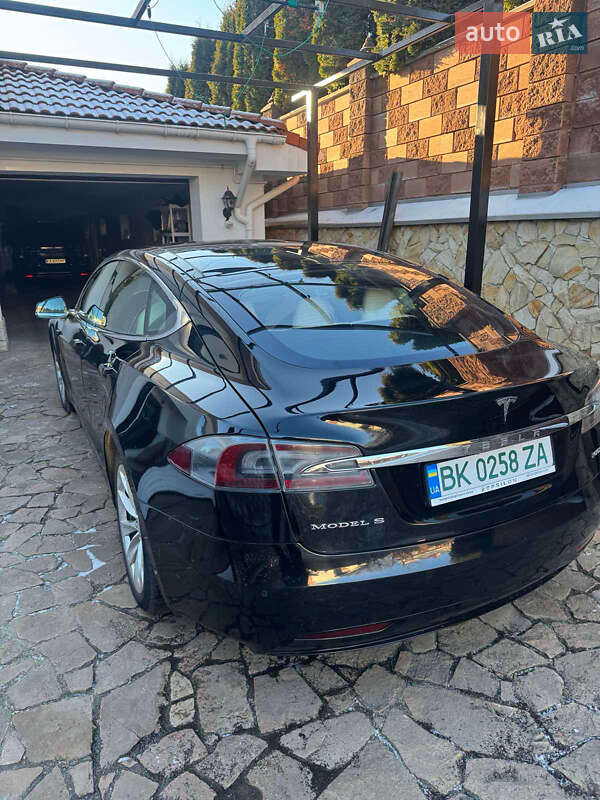Лифтбек Tesla Model S 2019 в Ровно
