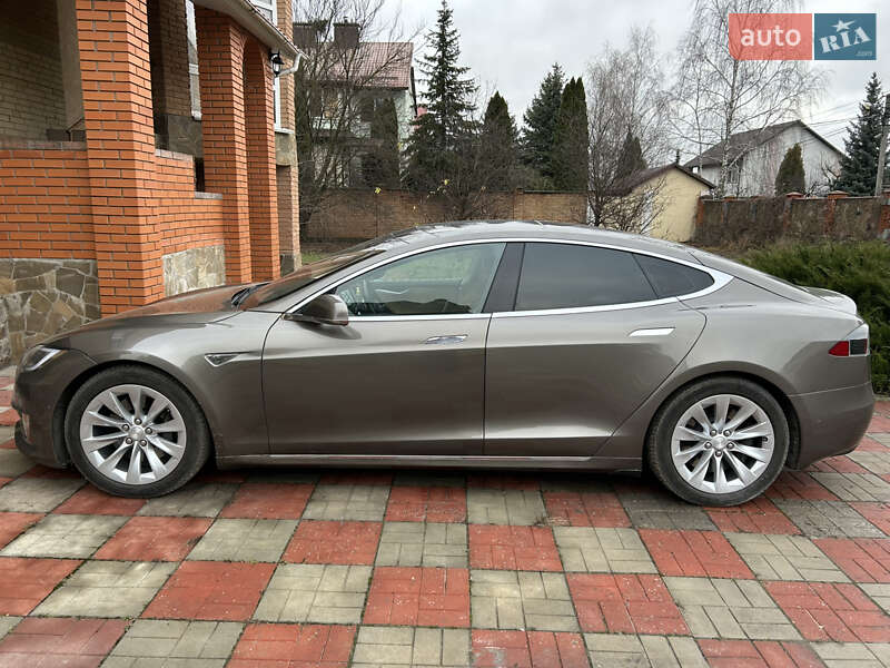 Лифтбек Tesla Model S 2016 в Киеве фото 6 Лифтбек Tesla Model S 2016 в Киеве