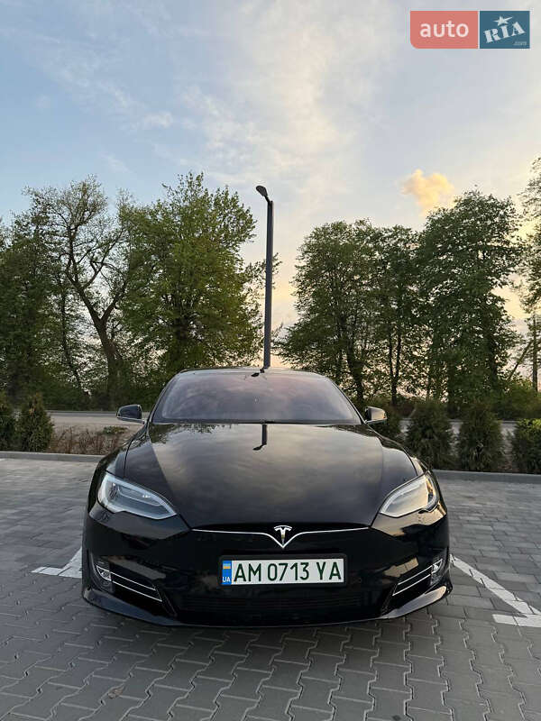 Ліфтбек Tesla Model S 2018 в Вінниці