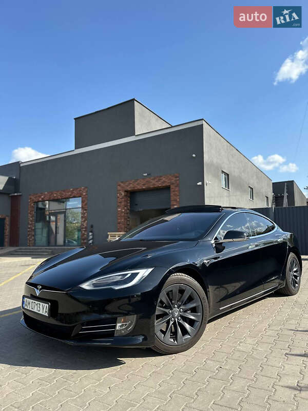 Ліфтбек Tesla Model S 2018 в Вінниці