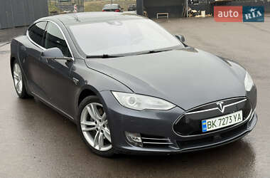 Лифтбек Tesla Model S 2015 в Ровно