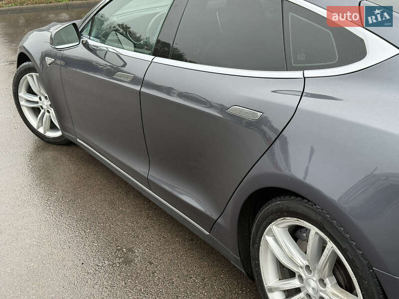 Лифтбек Tesla Model S 2015 в Ровно