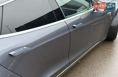 Лифтбек Tesla Model S 2015 в Ровно
