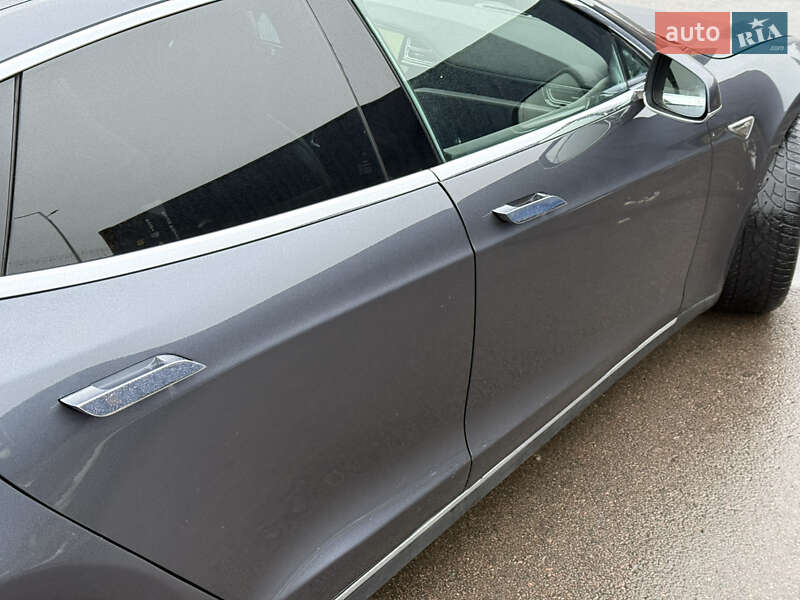 Лифтбек Tesla Model S 2015 в Ровно