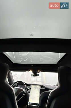 Лифтбек Tesla Model S 2015 в Ровно