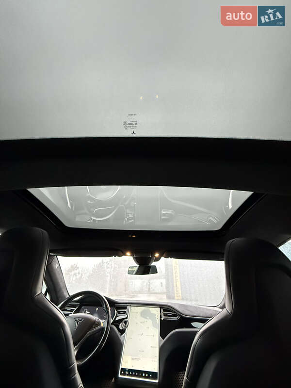 Лифтбек Tesla Model S 2015 в Ровно