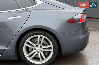 Лифтбек Tesla Model S 2015 в Ровно