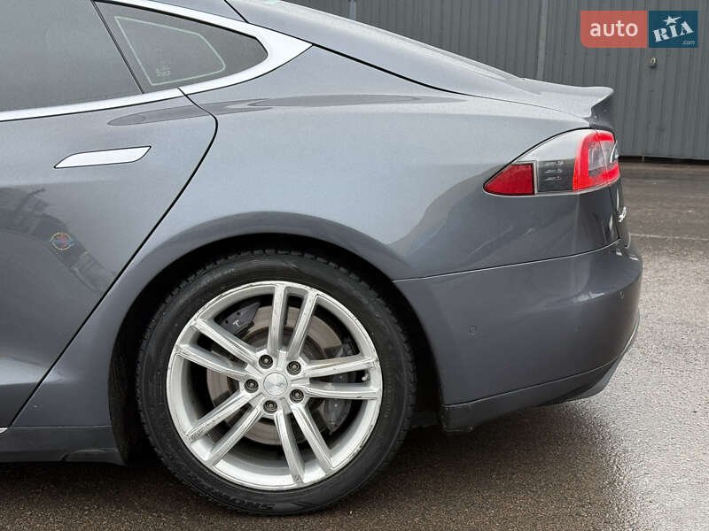 Лифтбек Tesla Model S 2015 в Ровно