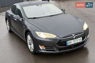 Лифтбек Tesla Model S 2015 в Ровно