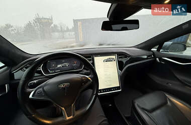 Лифтбек Tesla Model S 2015 в Ровно