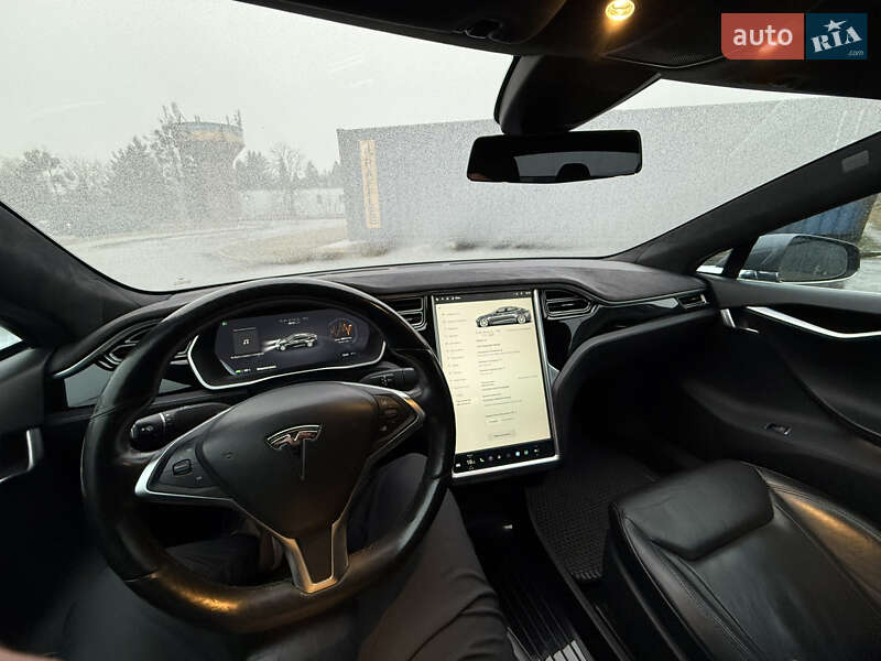 Лифтбек Tesla Model S 2015 в Ровно