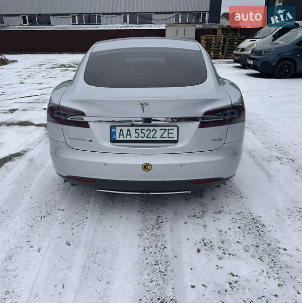 Лифтбек Tesla Model S 2015 в Киеве фото 5 Лифтбек Tesla Model S 2015 в Киеве