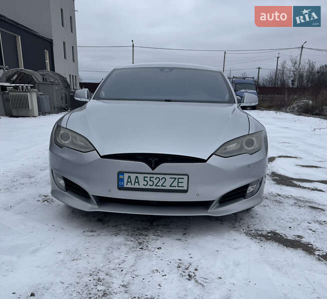 Tesla Model S 2015