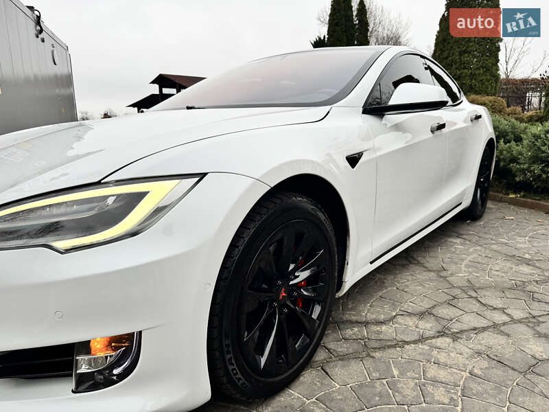 Лифтбек Tesla Model S 2020 в Днепре
