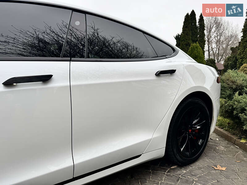 Лифтбек Tesla Model S 2020 в Днепре