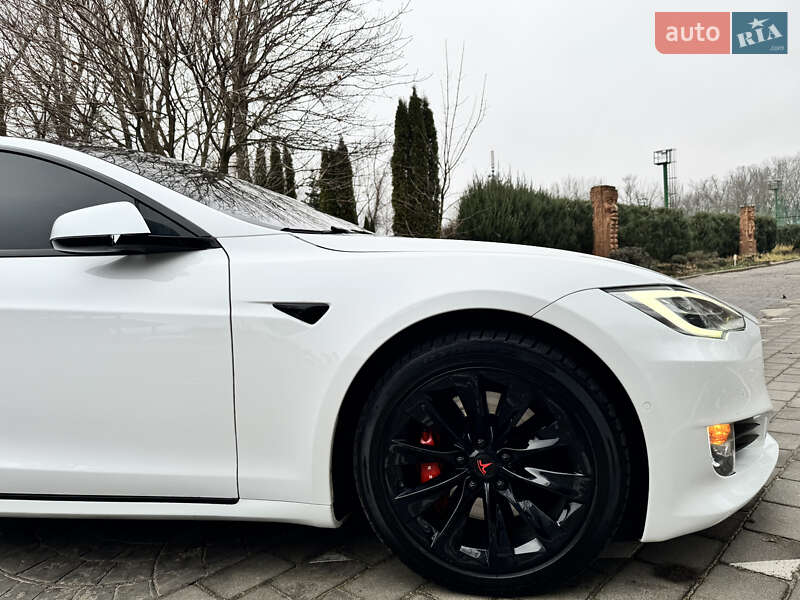 Лифтбек Tesla Model S 2020 в Днепре