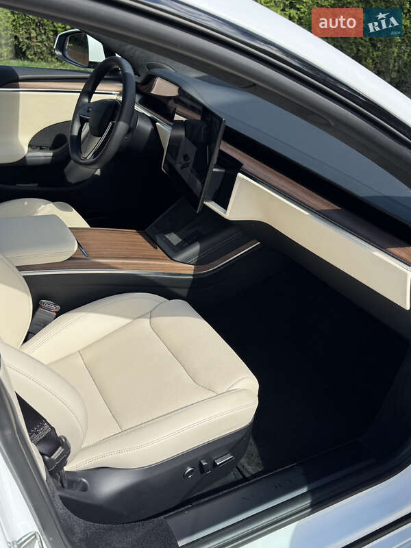 Лифтбек Tesla Model S 2023 в Львове