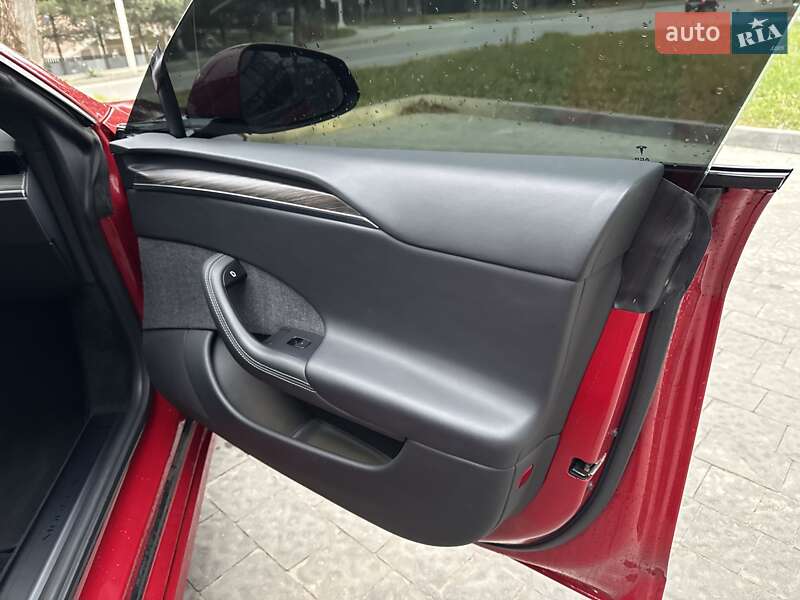 Лифтбек Tesla Model S 2021 в Львове