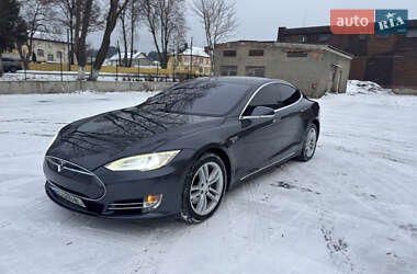Лифтбек Tesla Model S 2016 в Львове
