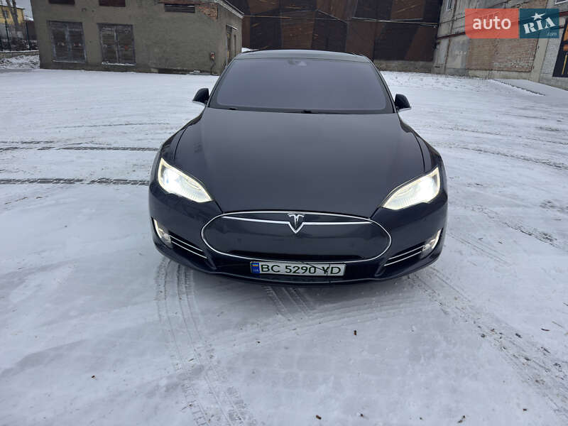 Лифтбек Tesla Model S 2016 в Львове