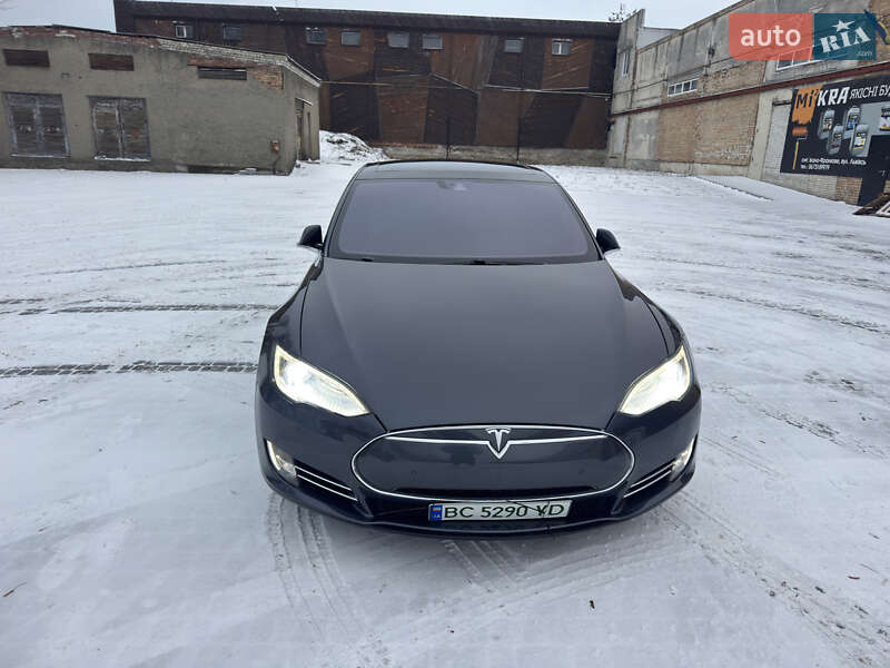 Лифтбек Tesla Model S 2016 в Львове