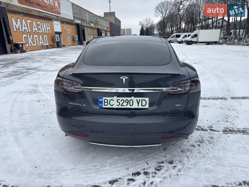 Лифтбек Tesla Model S 2016 в Львове