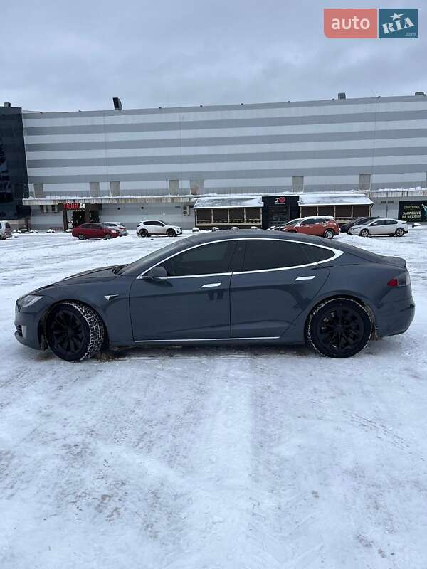 Лифтбек Tesla Model S 2017 в Житомире