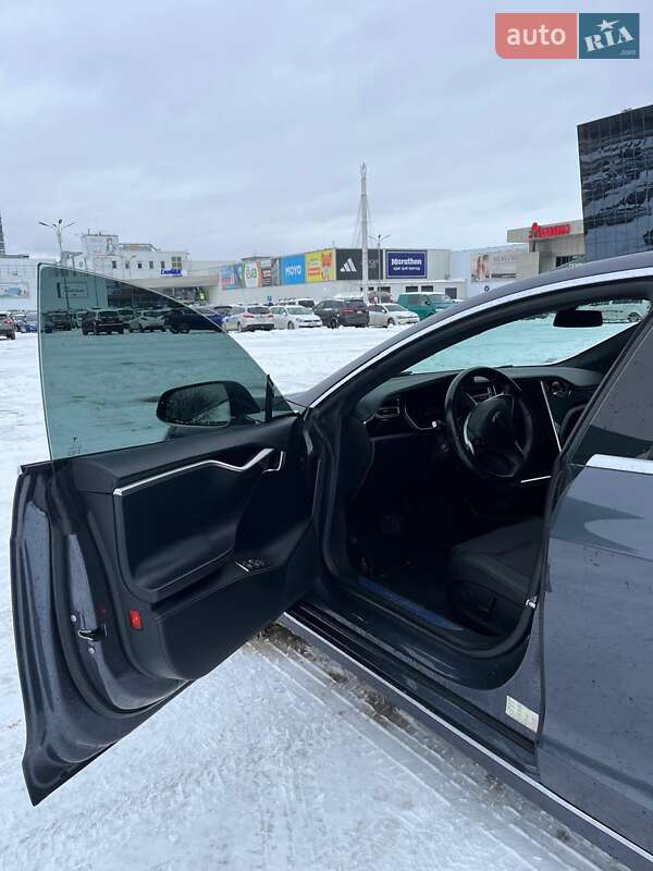 Лифтбек Tesla Model S 2017 в Житомире