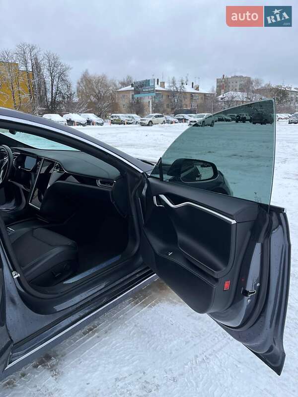 Лифтбек Tesla Model S 2017 в Житомире