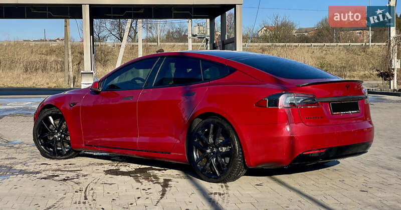 Ліфтбек Tesla Model S 2017 в Львові