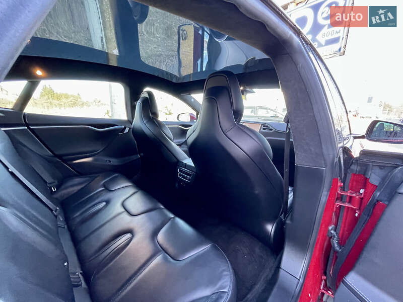 Ліфтбек Tesla Model S 2017 в Львові